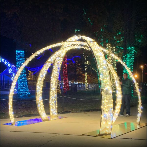 3 Band Photo Op Arch