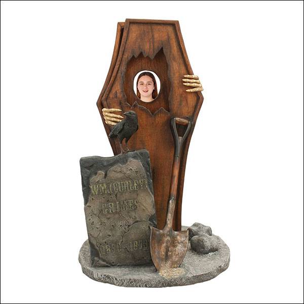 Tema Pod "Coffin" Photo Op