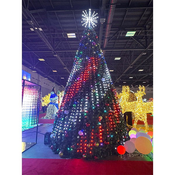 18’ RGB Tree with 4” Bulb Spacing