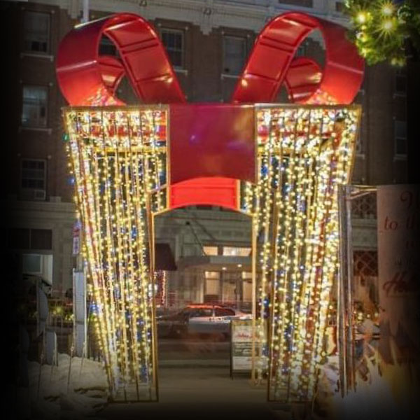 Walk Through Photo Op Gift Box 12'