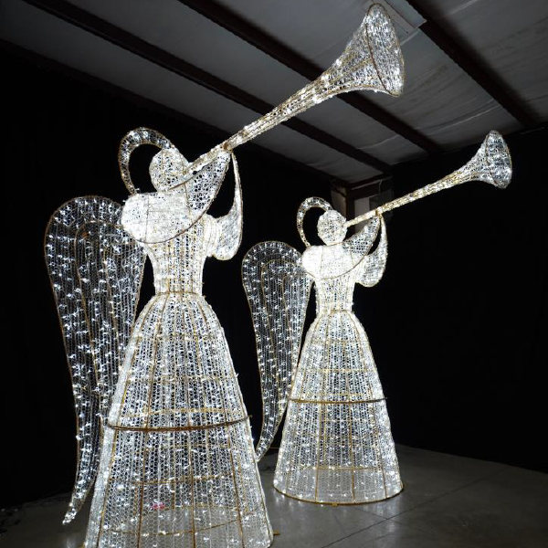 10' 3D Trumpeting Angels