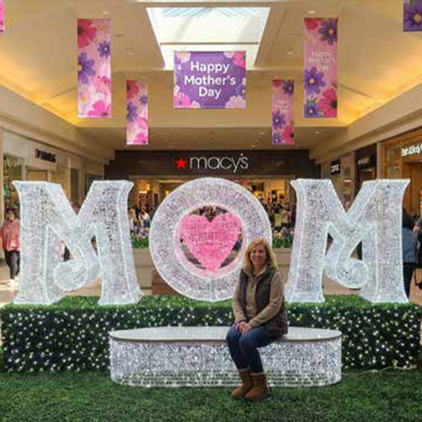 "MOM" Photo Op with Bench