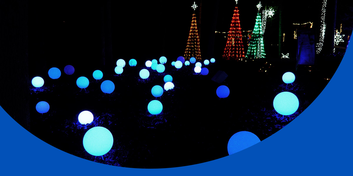 LED vs. Incandescent for Commercial Holiday Lighting: Cost, Energy, and Durability