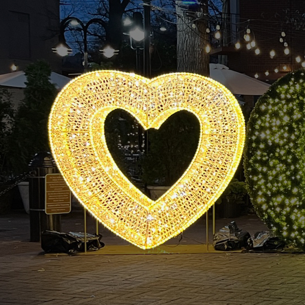 6' PVC Mesh Heart